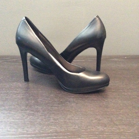 nine west vanorah platform pump
